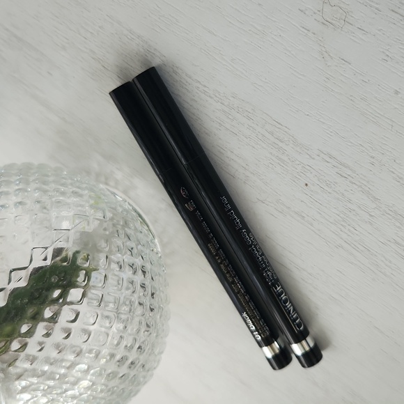 2 High Impact Easy Liquid Eyeliner in Black - Picture 4 of 4